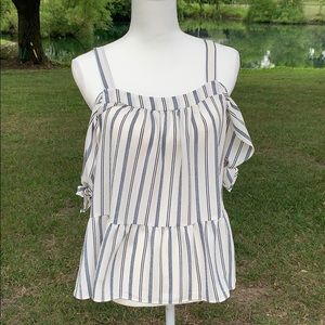 🔥NWOT Charming Charlie’s Cold Shoulder Top Size M